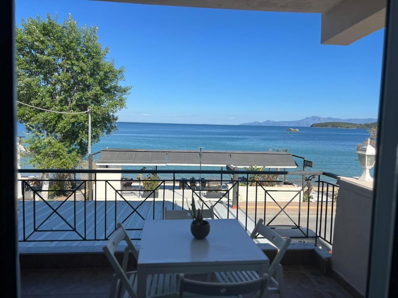 Glykanisos Mini Suites Néa Péramos Bagian luar foto
