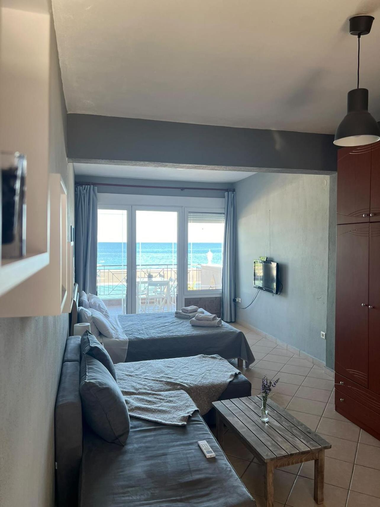 Glykanisos Mini Suites Néa Péramos Bagian luar foto