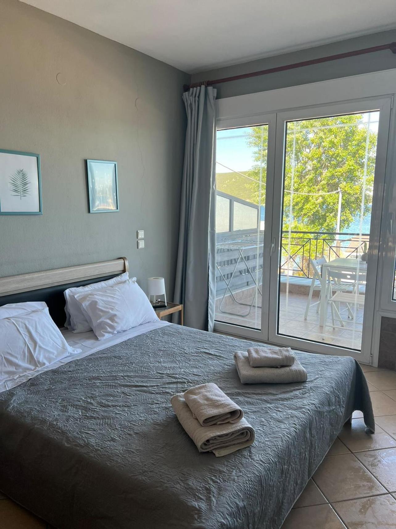 Glykanisos Mini Suites Néa Péramos Bagian luar foto