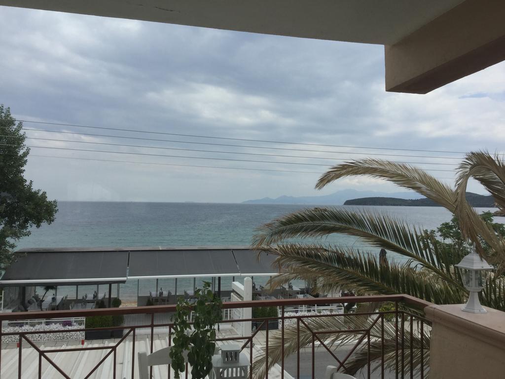 Glykanisos Mini Suites Néa Péramos Bagian luar foto