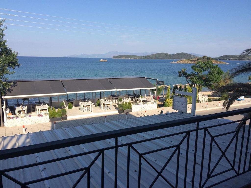 Glykanisos Mini Suites Néa Péramos Bagian luar foto
